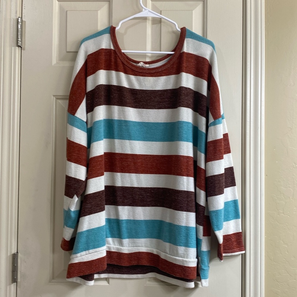 Bibi Color block light weight sweater.